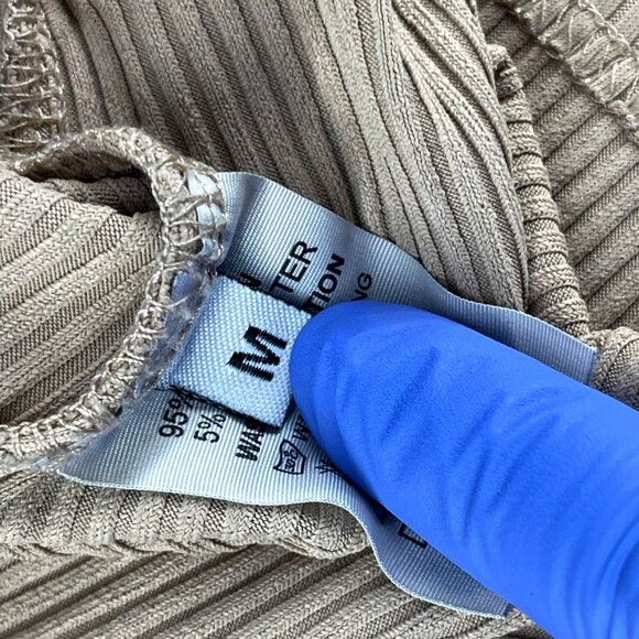 Beige Ribbed Zip-Up Long Sleeve Crop Top With "Lucky" Cuffs - M - Picture 5 of 7